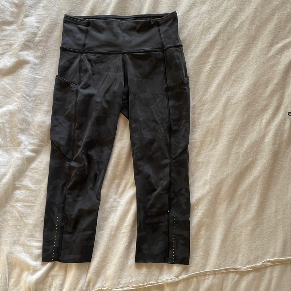 Size 6 Cropped Army Print Legging from Lululemon